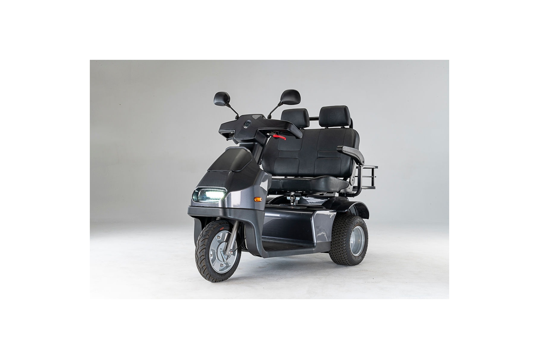 scooter 3 roues 2 places à énergie solaire
